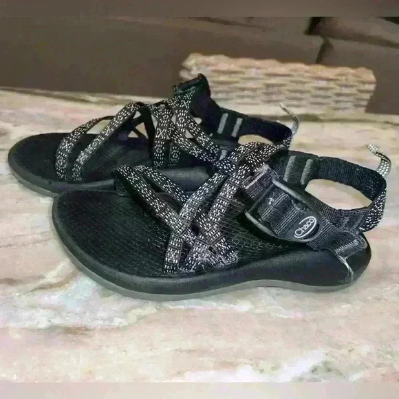 Kids CHACO ZX/1 ECOTREAD SANDAL- Hugs & Kisses pattern. Size 2 - Picture 6 of 8